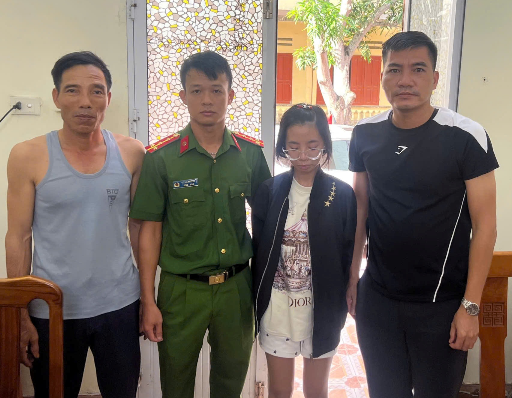Nhân dân gửi thư cảm ơn Công an xã Vĩnh Am đã giúp đỡ tìm thấy cháu bé mất liên lạc